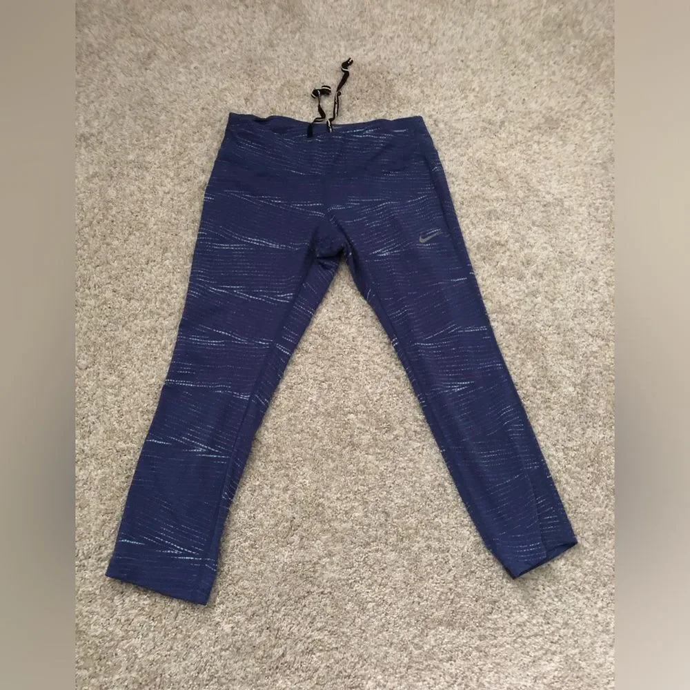 Nike dri-fit crop capri leggings, size small p